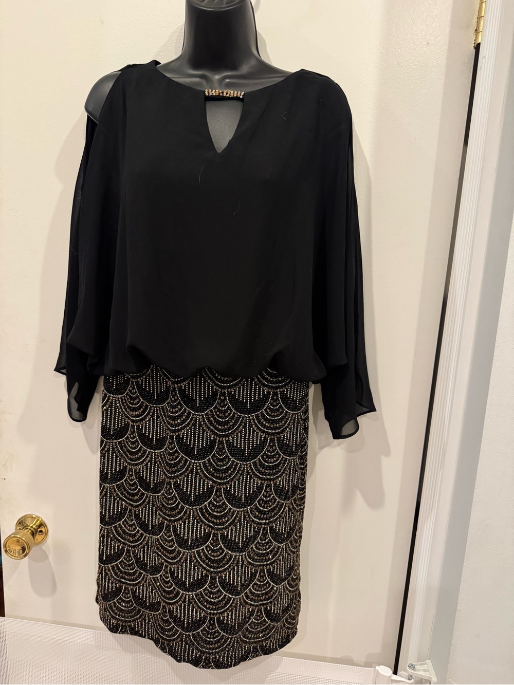 Black Beaded Scallop Pencil Skirt - Elegant Evening Wear